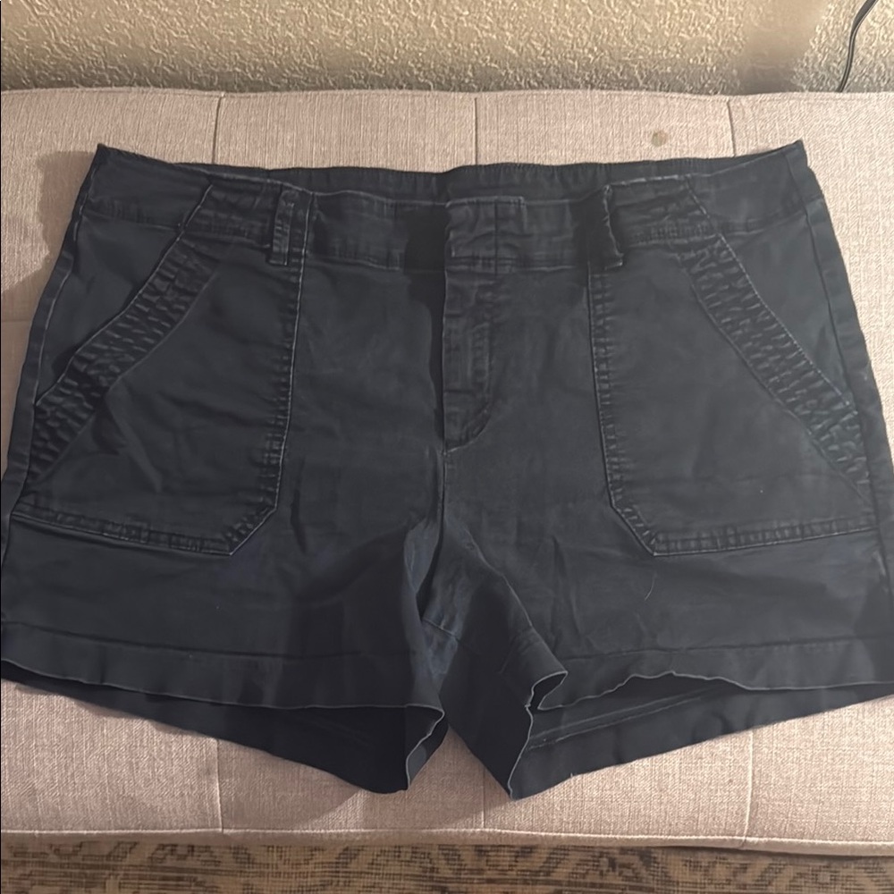Old Navy Black Cargo Shorts Versatile Style